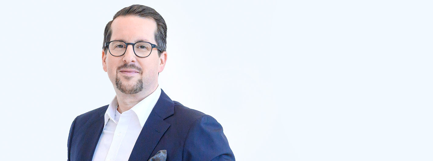 Dr. Dominik Breidenbach